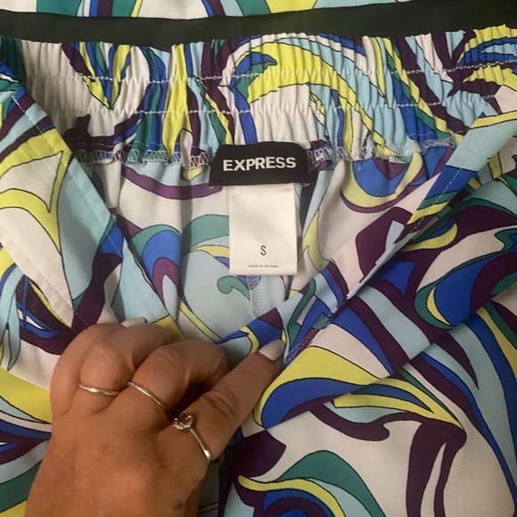 Express Two piece set - Picture 4 of 6